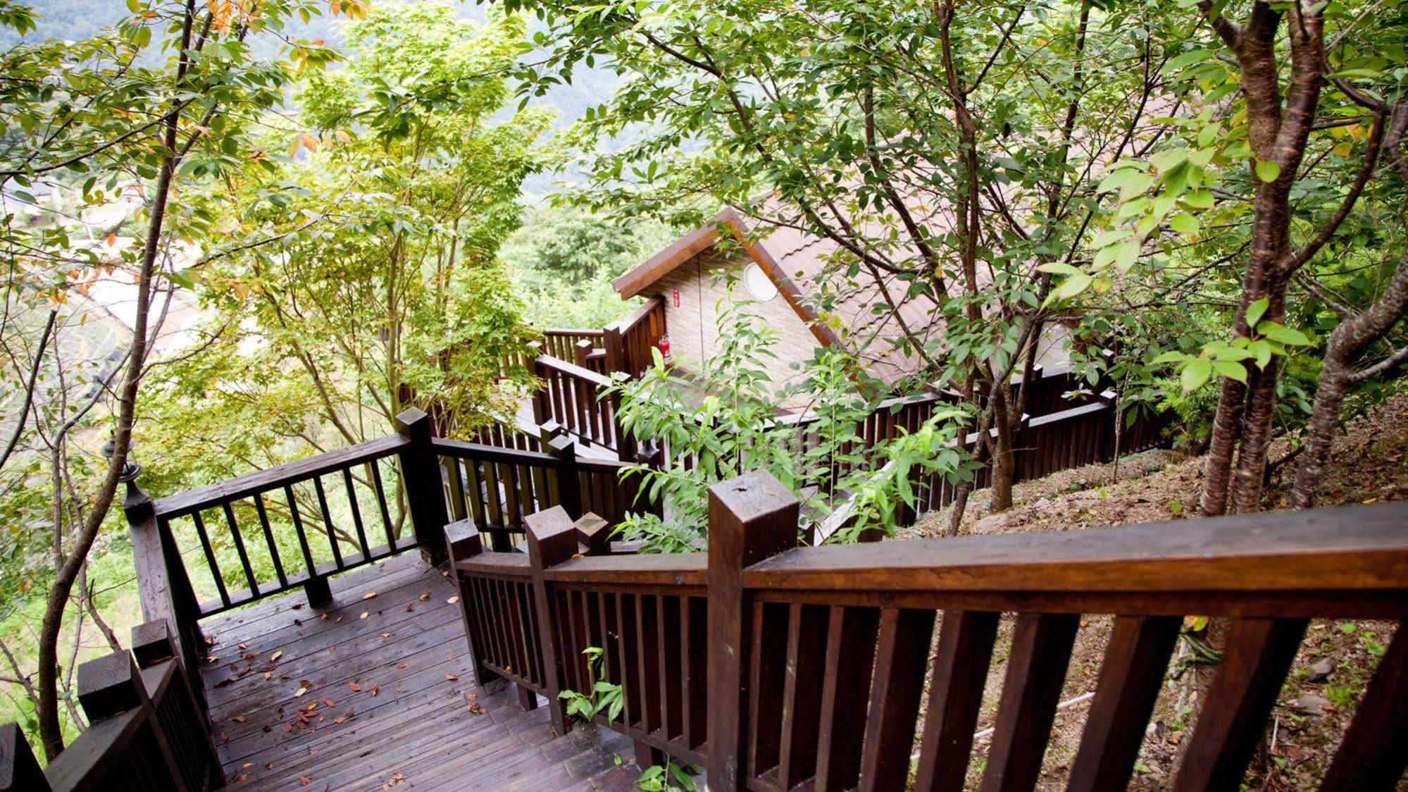 Spring Ground Resort Ренай Екстериор снимка